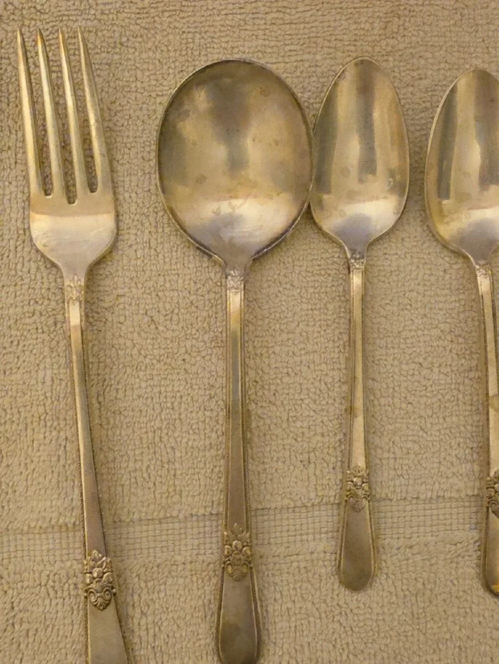 Vintage Rogers Bros Adoration Silver Flatware Cutlery Set - 17 Pieces